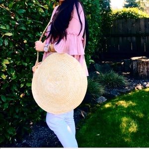 Beautifully Round Basket Weave Shoulderbag